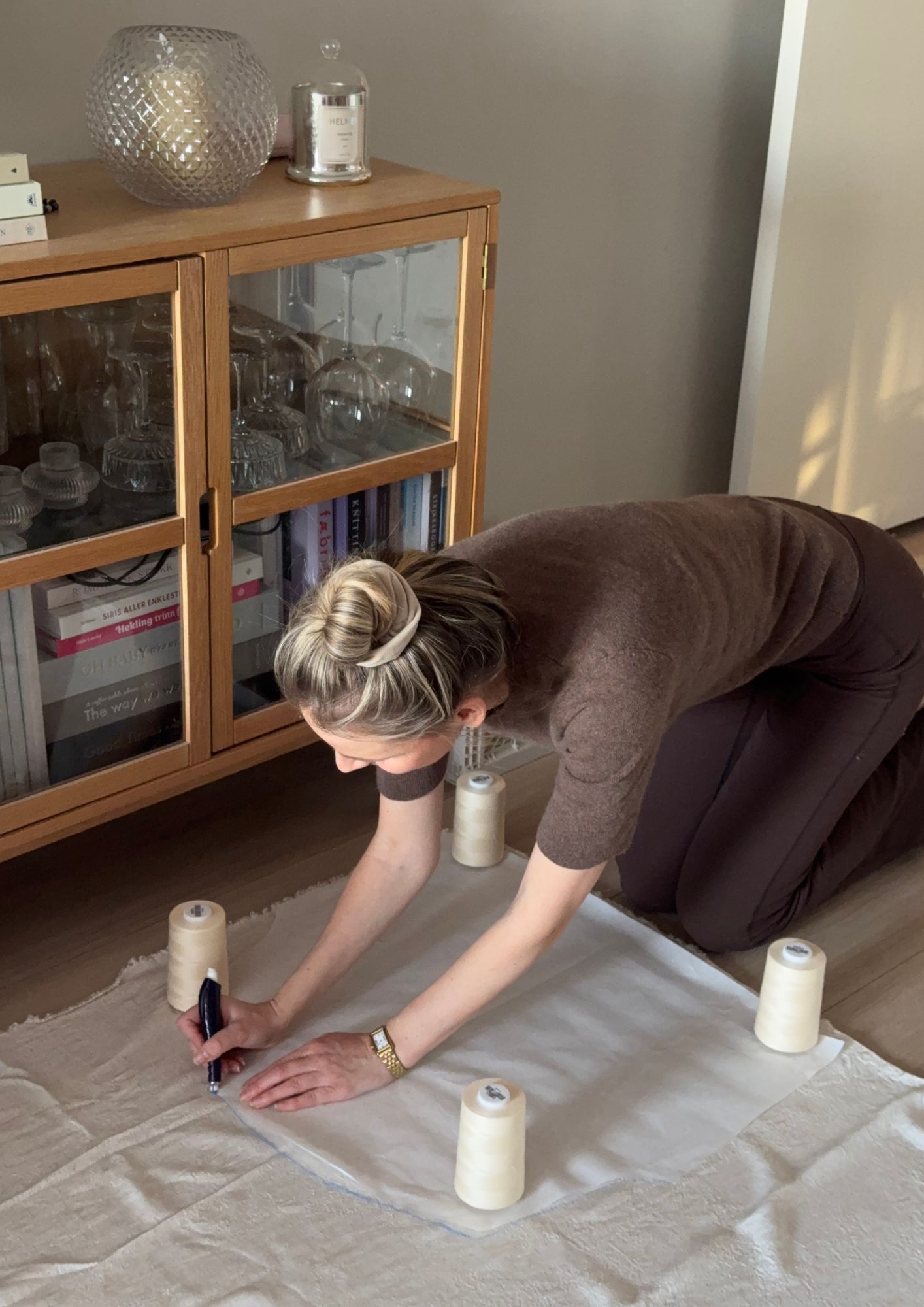 DIY-Linn-Isabel-Step-by-step-guide-brother-symaskine-overlocker--M343d-sy-trendy-bluse-med-pufærmer-creativestory-creative-story-5