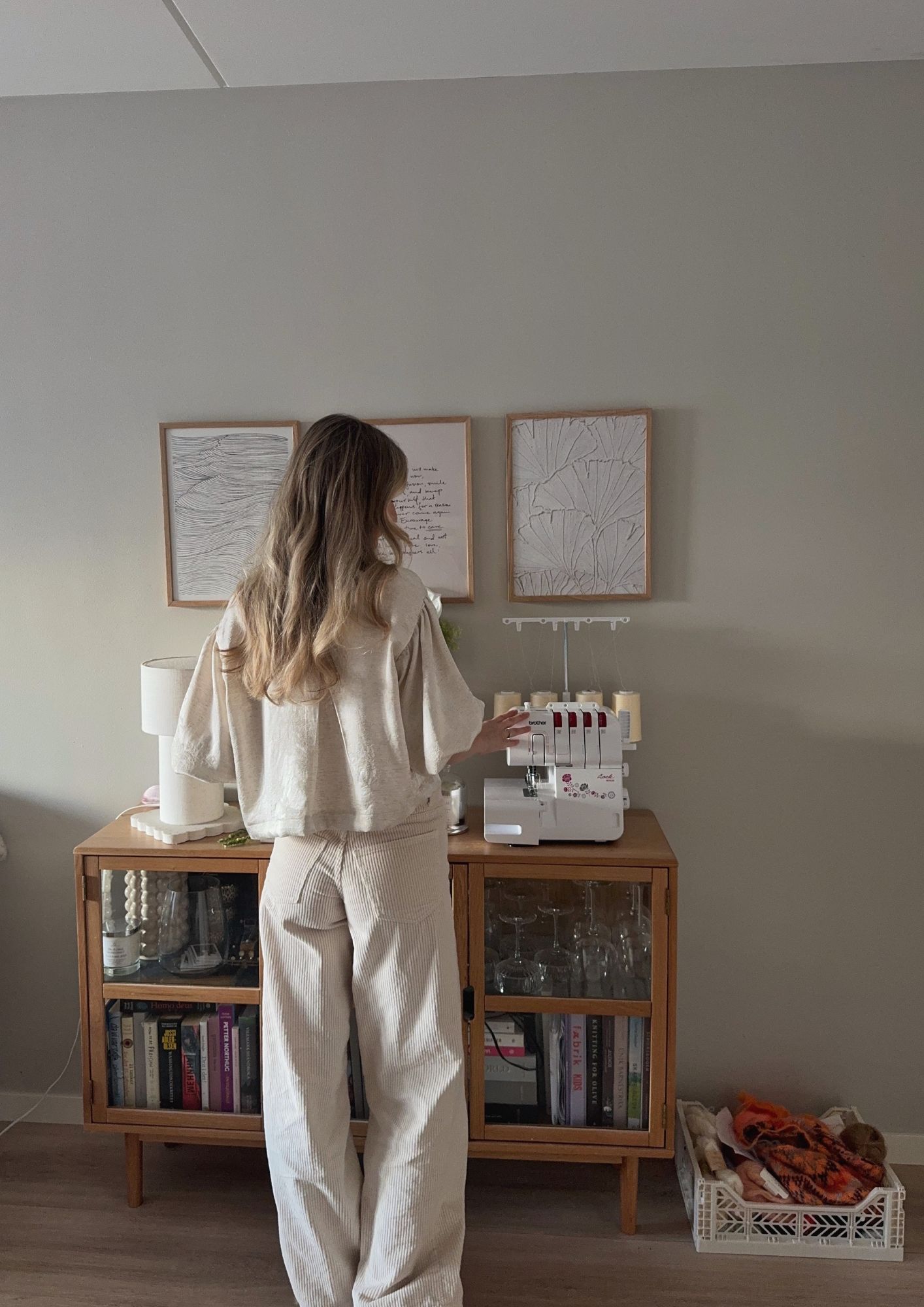 DIY-Linn-Isabel-Step-by-step-guide-brother-symaskine-overlocker--M343d-sy-trendy-bluse-med-pufærmer-creativestory-creative-story-2